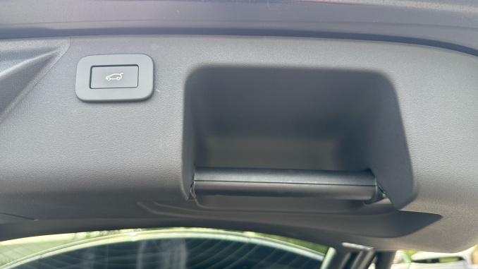 Land Rover Discovery Sport 2.0 D200 Metropolitan 5dr Auto [5 Seat] Diesel Station Wagon - Image 37